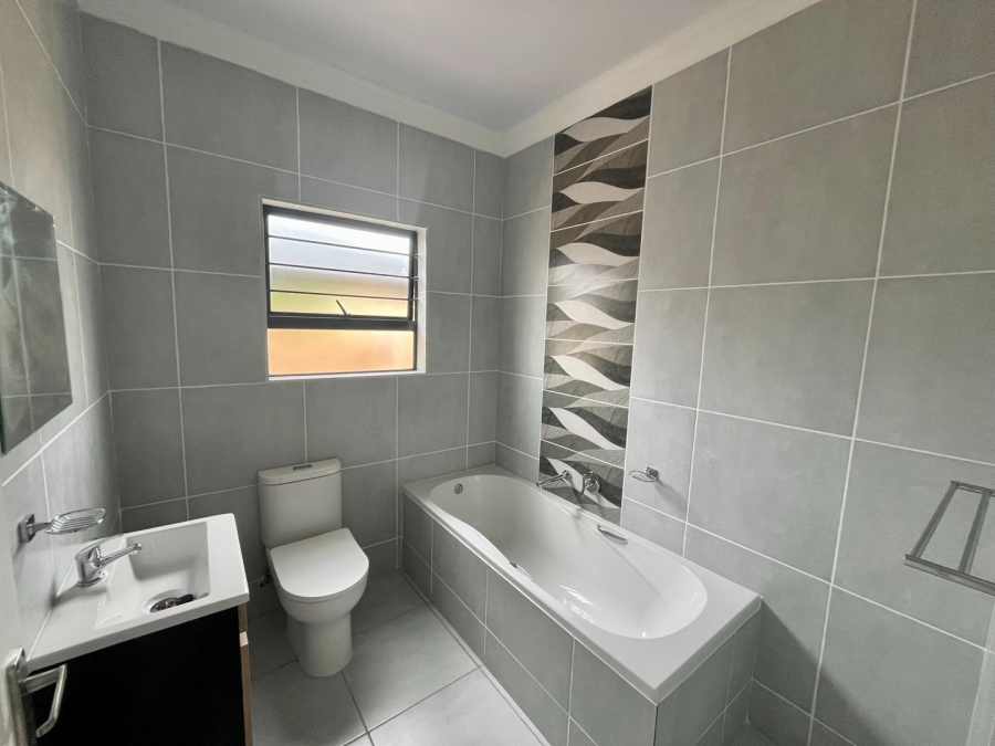 To Let 2 Bedroom Property for Rent in Flamwood North West